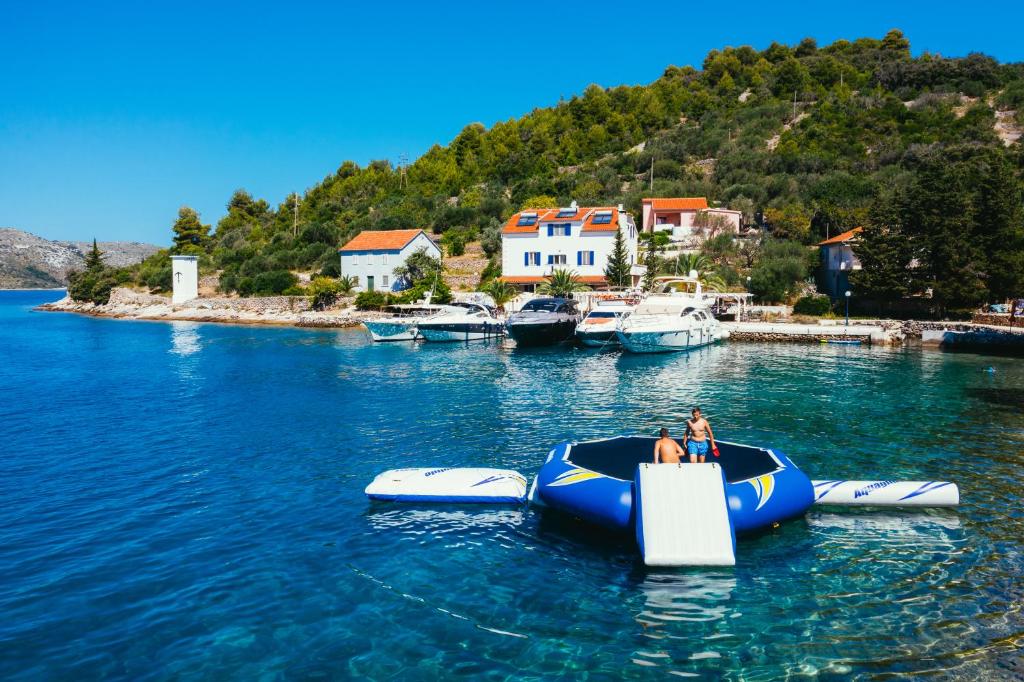 Villa Rava Hotel &amp; restaurant — Hotel in Island Rava