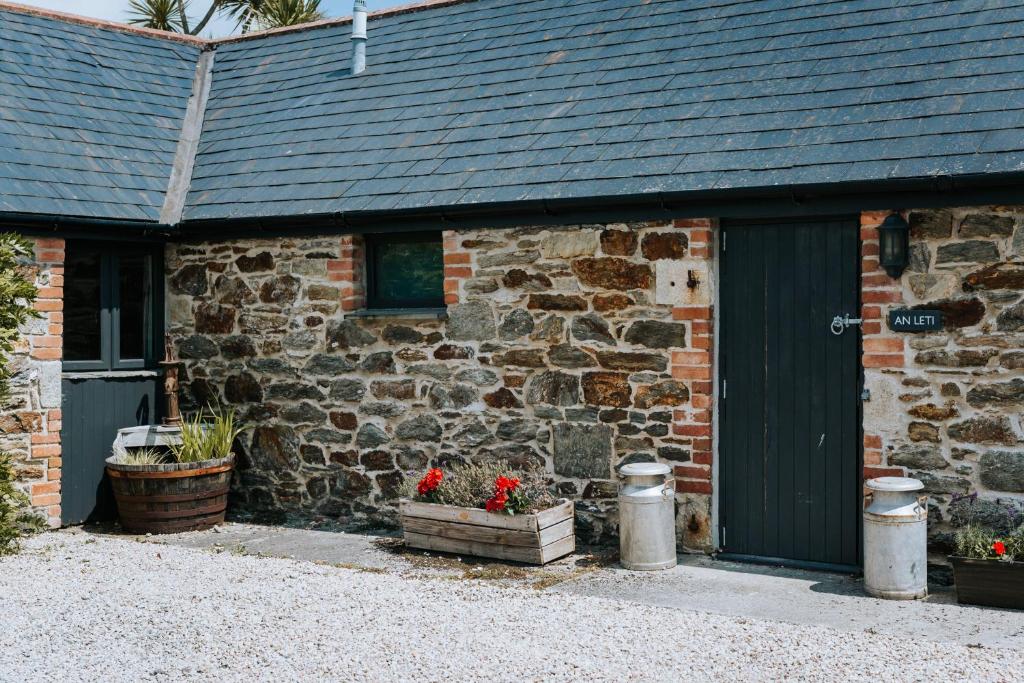 An Leti at Goonwinnow Farm photo 6