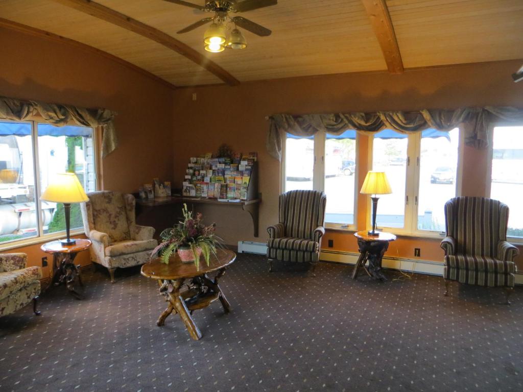 Ramada by Wyndham Mackinaw City Waterfront photo