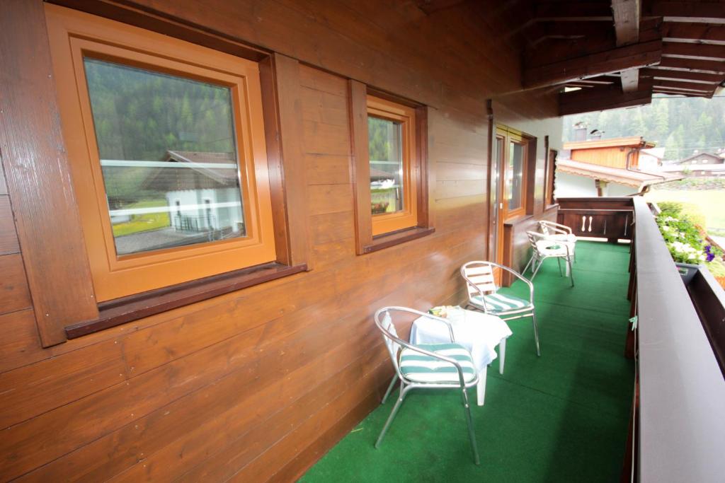 Balcony/terrace, Gasteheim Anna in Langenfeld