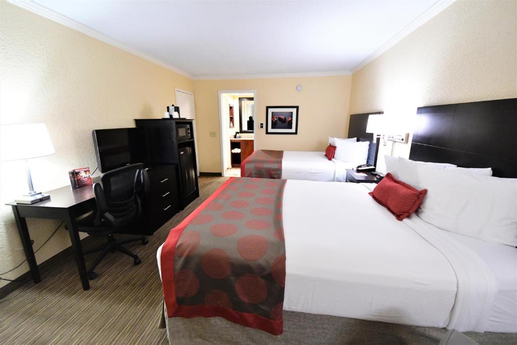Ramada Hotel & Conference Center by Wyndham Jacksonville photo
