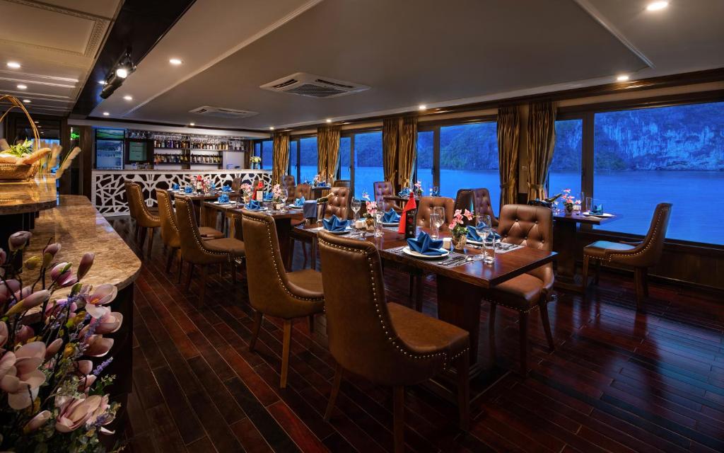 Food and beverages, La Pandora Cruises in Hạ Long