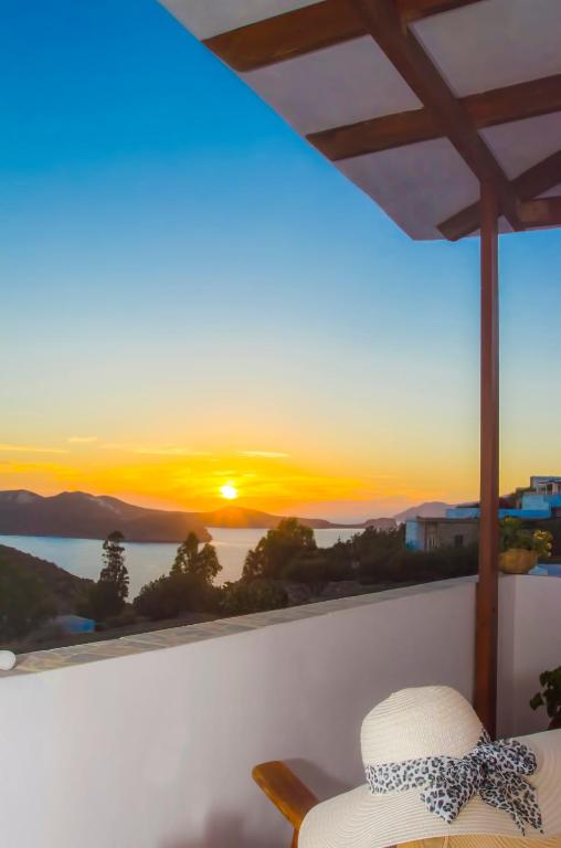 Palaios Rooms — Hotel in Milos Island