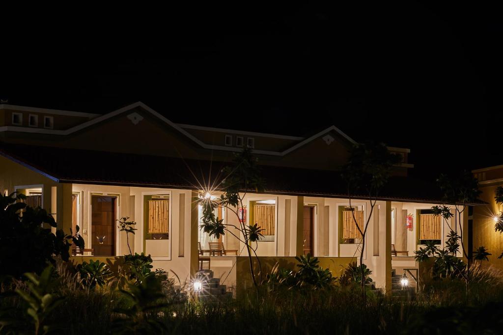 Blackbuck Safari Lodge Velavadar photo
