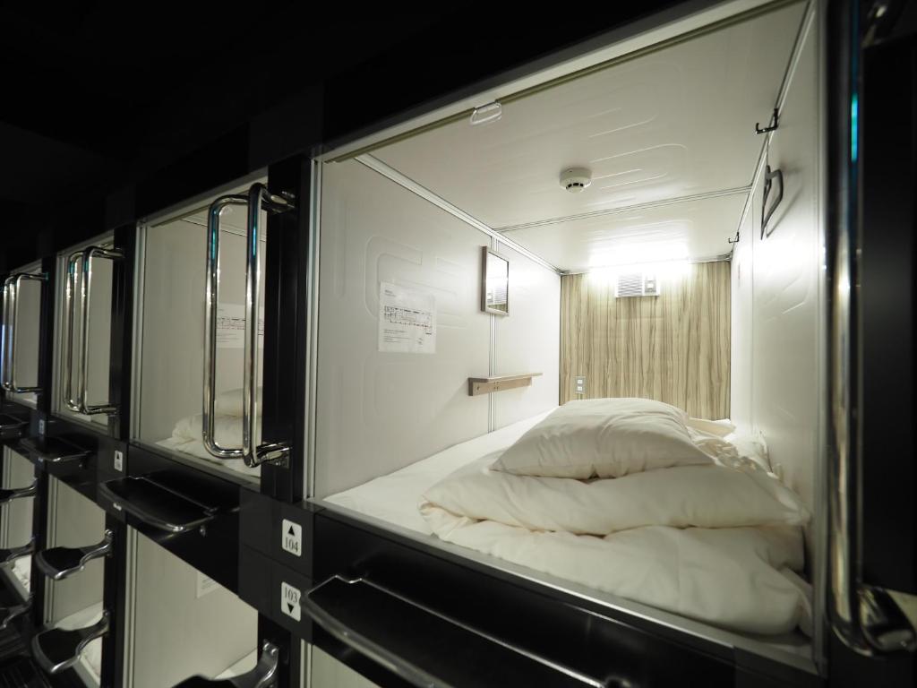 LEO YU CAPSULE HOTEL Nishi Funabashi photo
