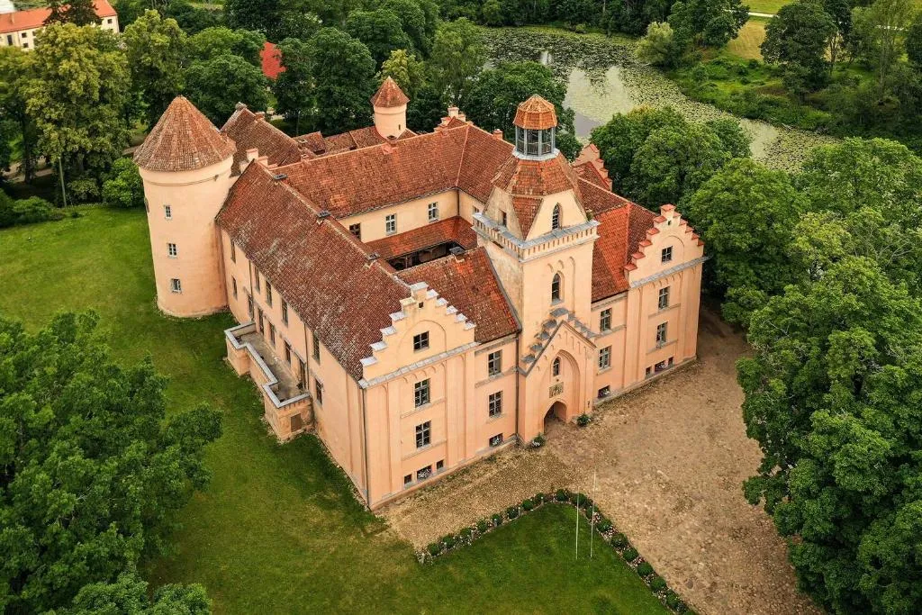 Ēdoles Pils, Hotel in Ēdole