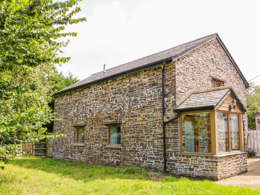 The Shippon exterior - pet-friendly farmhouse near Barnstaple in North Devon