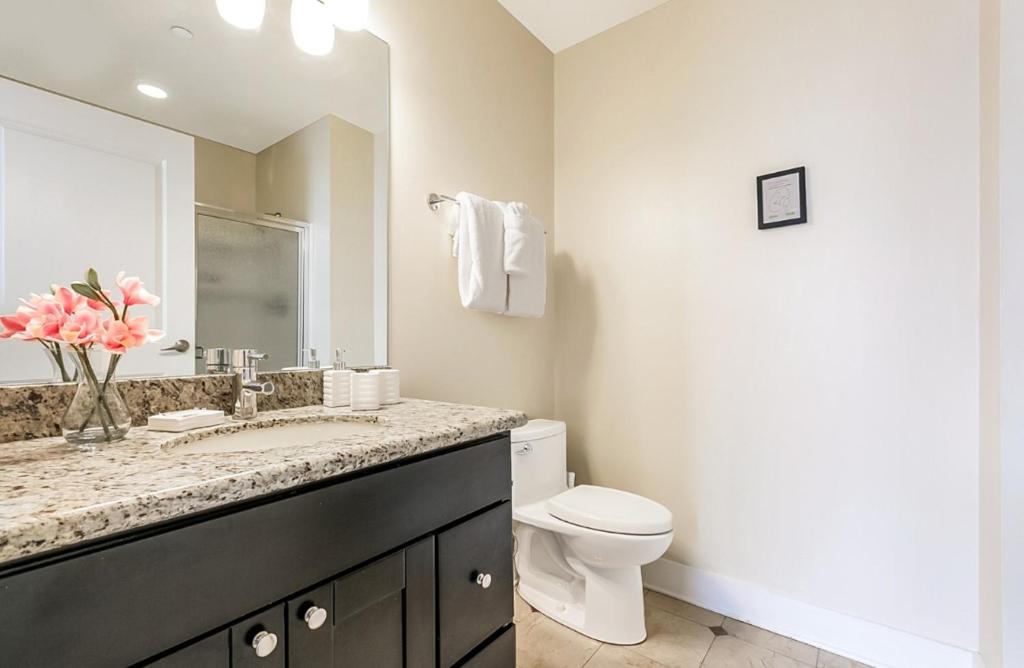 Stunning Apartments Close to City Attractions photo