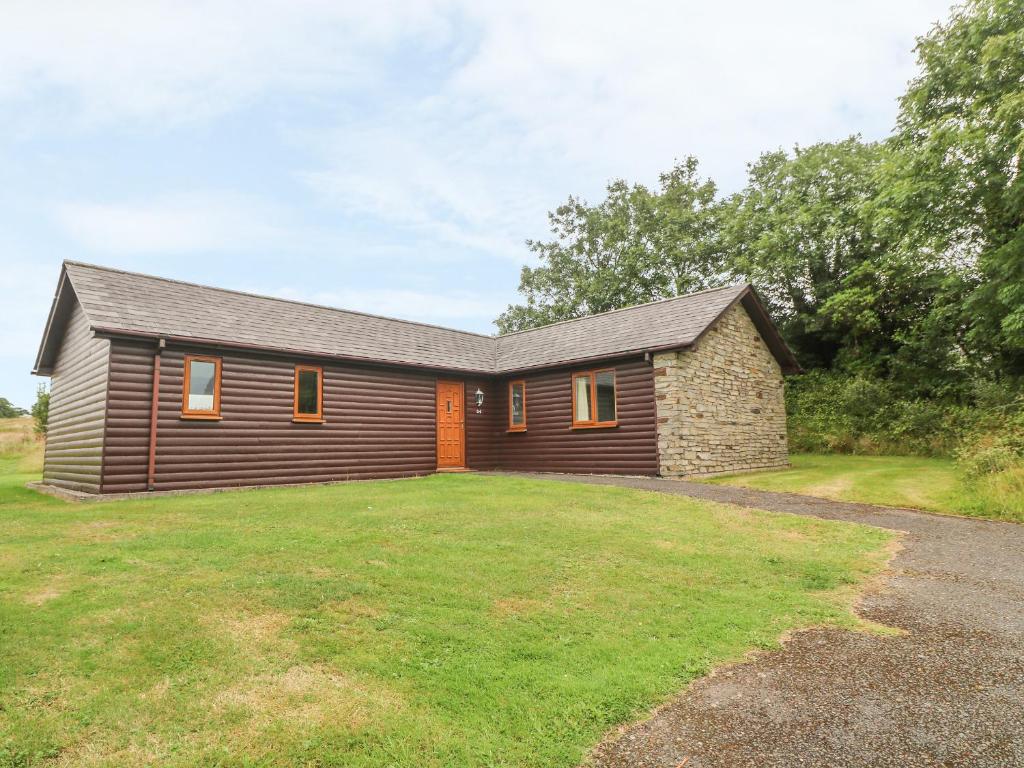 64 Waterside, Bodmin
