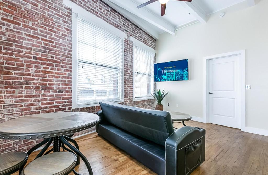 Spacious Condos Steps Away from French Quarter — Hotel in New Orleans (LA)