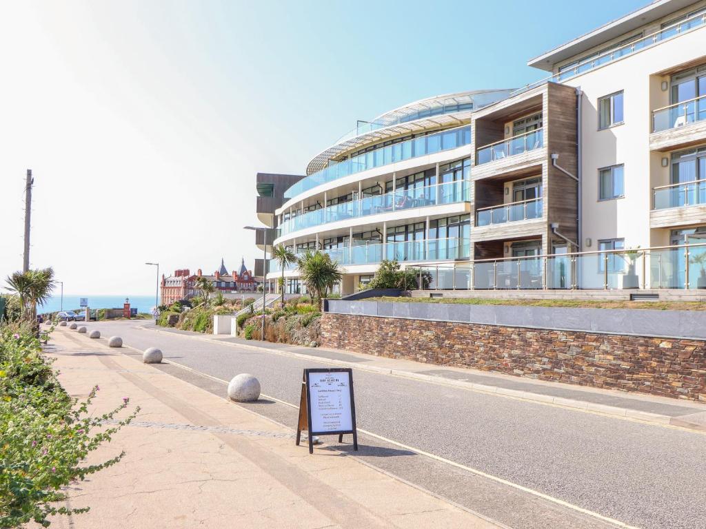 8 Cribbar, Newquay photo 3