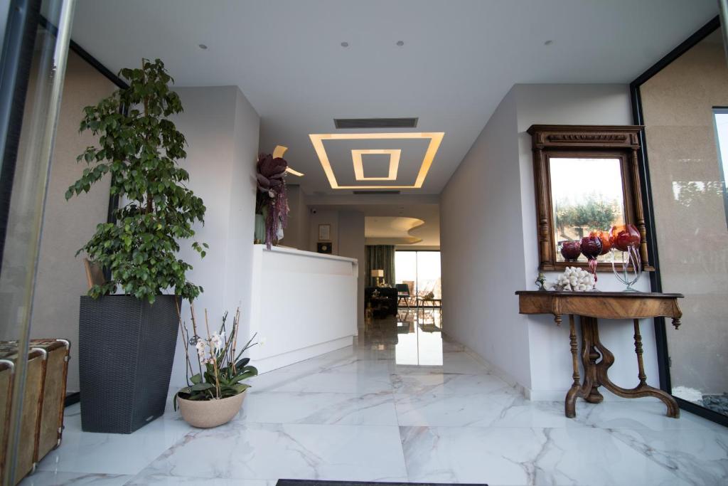 フロント・ロビー