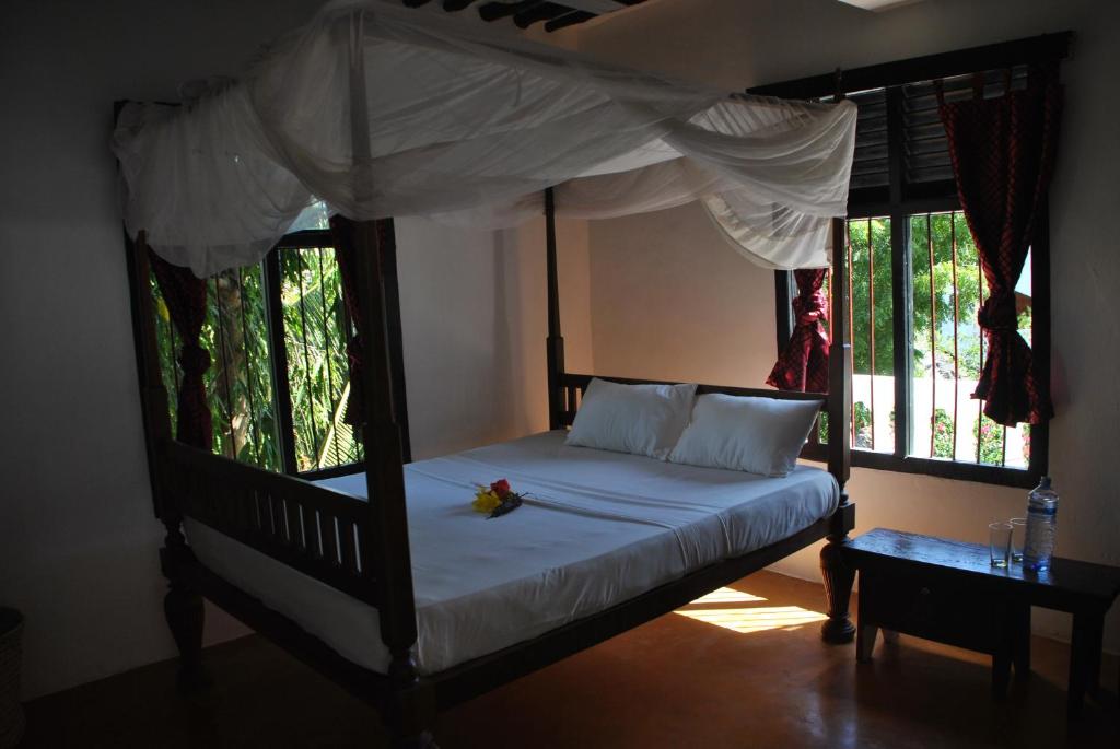 Shella White House 전경