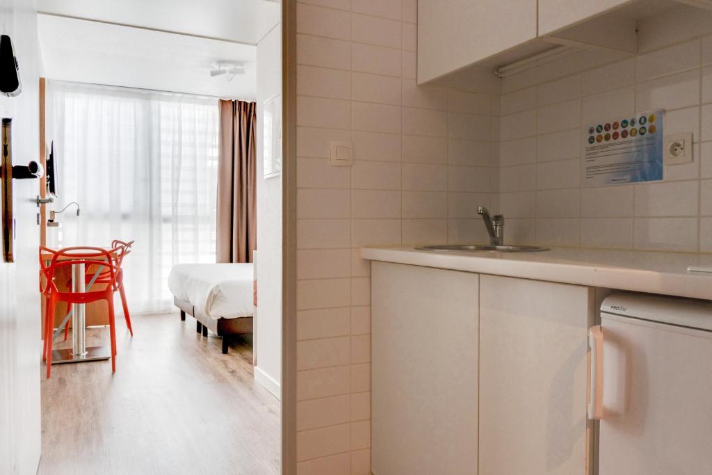 Kitchen, Residhotel Galerie Tatry in Bordeaux