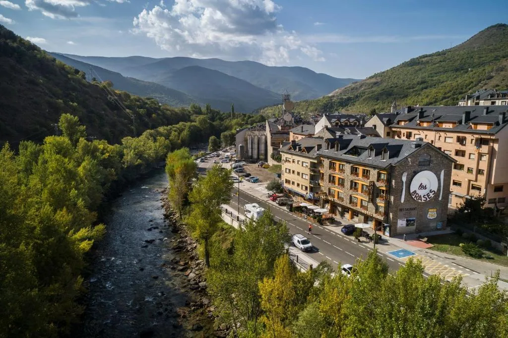 Hotel Restaurant Les Brases, hotel in Sort