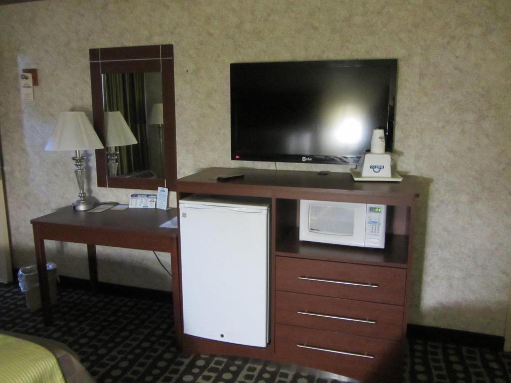 Days Inn by Wyndham Midland photo