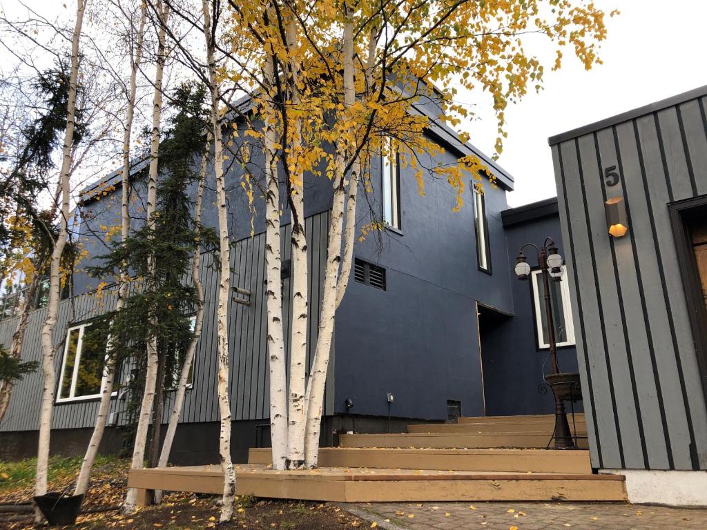Entrance, 好丘。Hacho House in Yellowknife (NT)