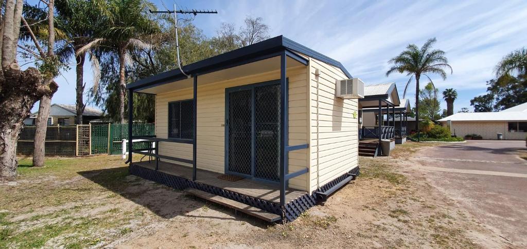 Pinjarra Caravan Park and Cabins photo