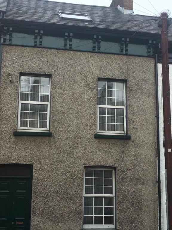 City centre rooms Abercorn road ltd free parking free WiFi photo
