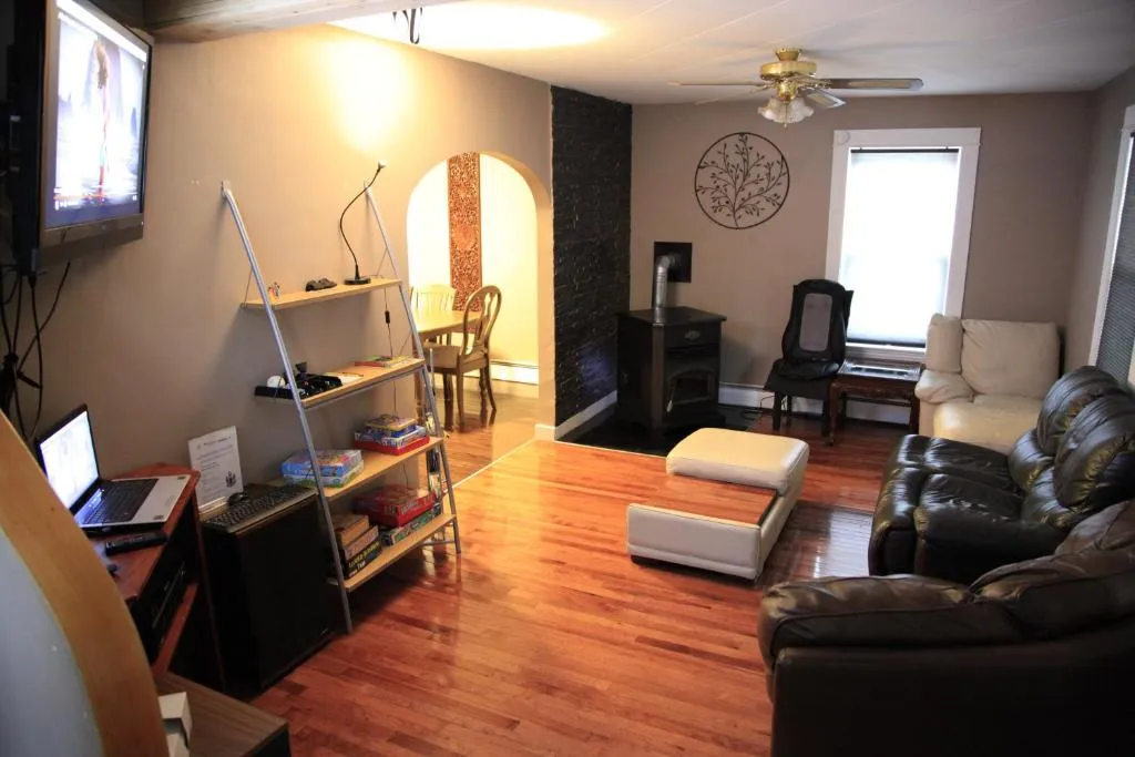Charming Home Near Ski Areas，位于Rumford的酒店