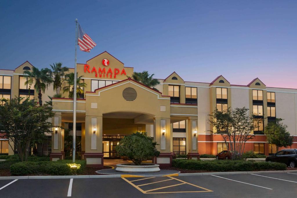 Ramada by Wyndham Suites Orlando Airport- Free Airport Shuttle, Orlando