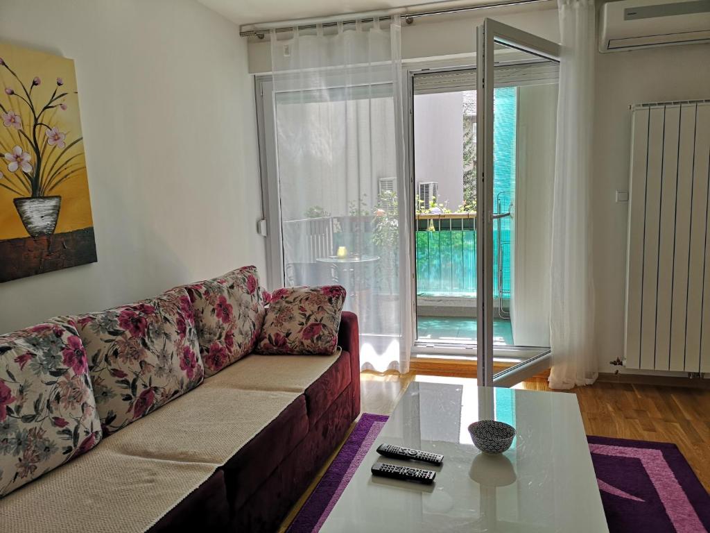 Quiet Apartment in City Center, Free Private Parking - 2
