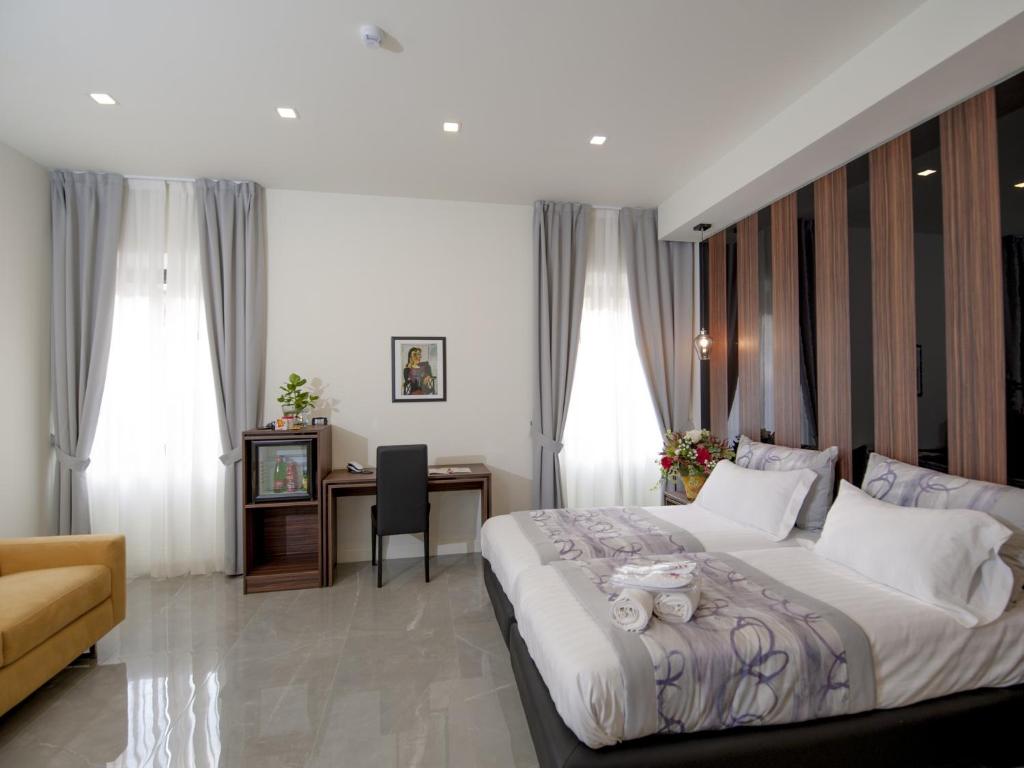 Naples Palazzo Firenze Additional