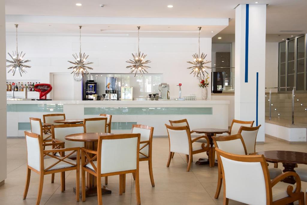 Globales Maioris — Restaurant & bars in Maioris Decima, Balearic Islands