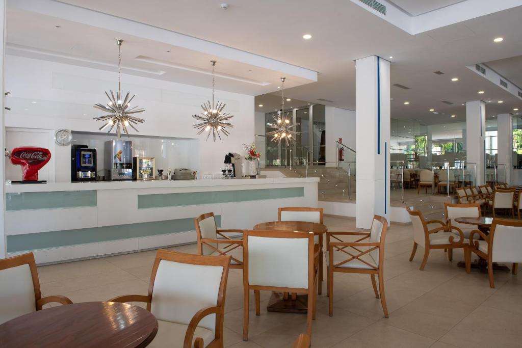 Globales Maioris — Restaurant & bars in Maioris Decima, Balearic Islands