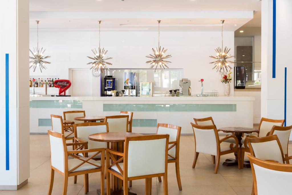 Globales Maioris — Restaurant & bars in Maioris Decima, Balearic Islands