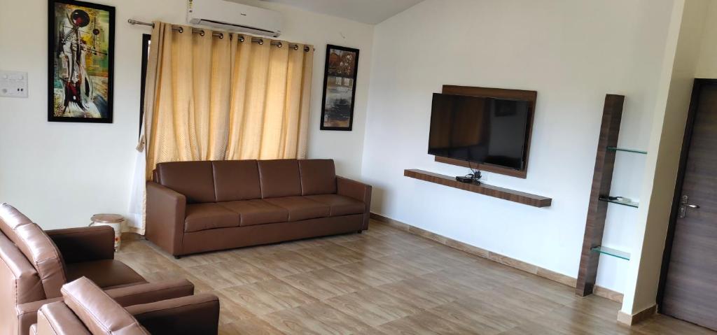 Shared lounge/TV area