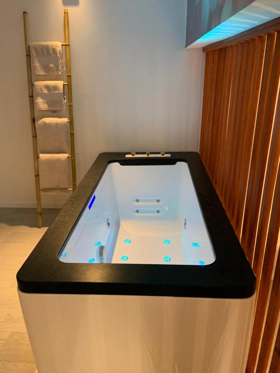 Hotel Mouscron Jacuzzi Enredada Hotel Mouscron Jacuzzi Enredada