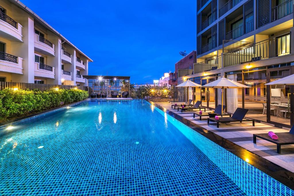 Swimming pool