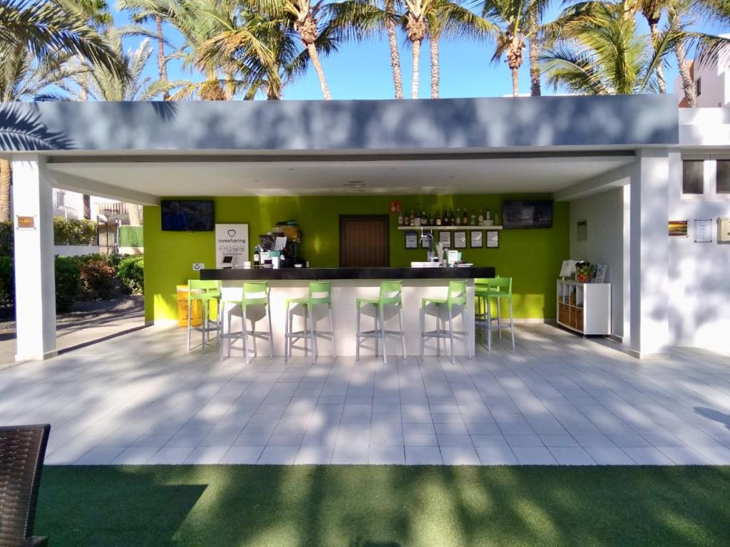 R2 Romantic Fantasia Suites - Adults Only — Restaurant & bars in Tarajalejo, Canary Islands