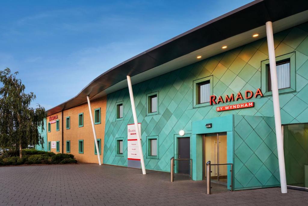 Ramada by Wyndham Cobham photo