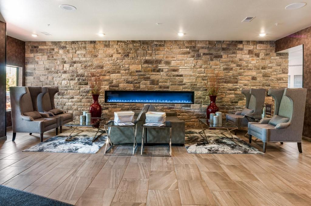 Cobblestone Hotel & Suites Appleton International Airport photo