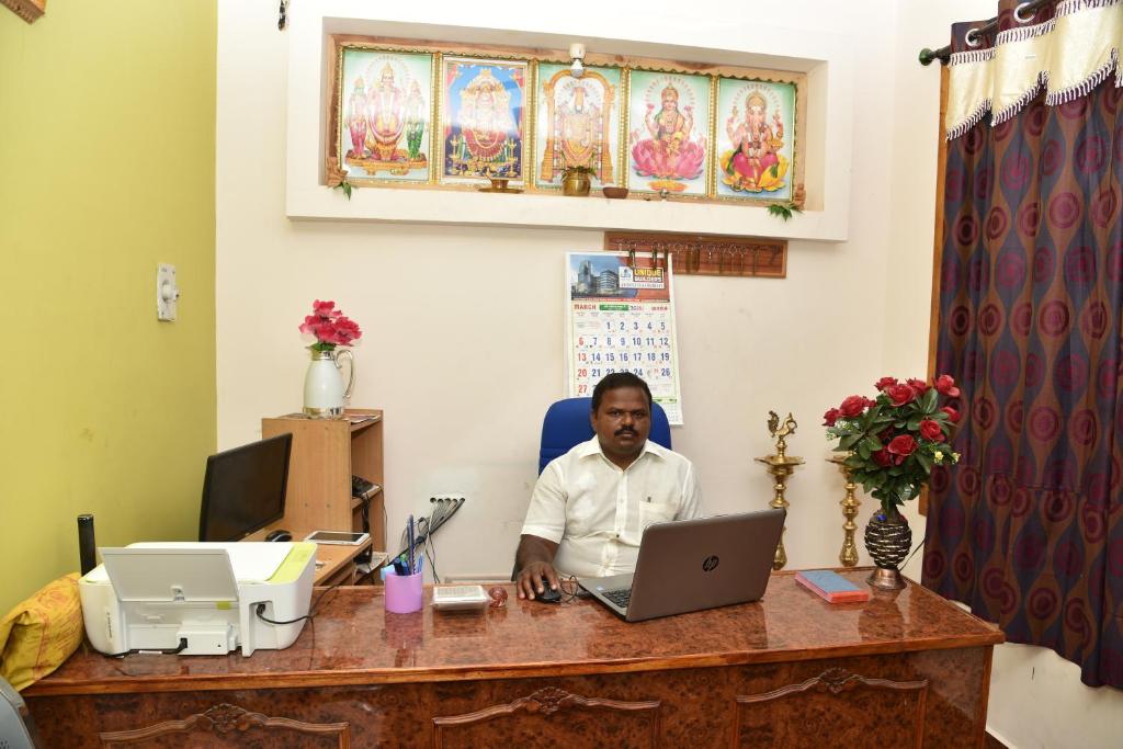 Thirumalai Home Stay - Group & Family Stay Room VL Swami Malai Temple photo