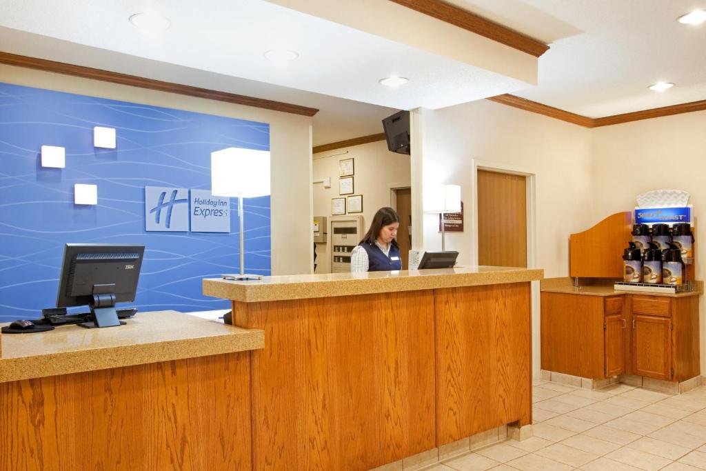 Baymont Inn & Suites Merrillville photo