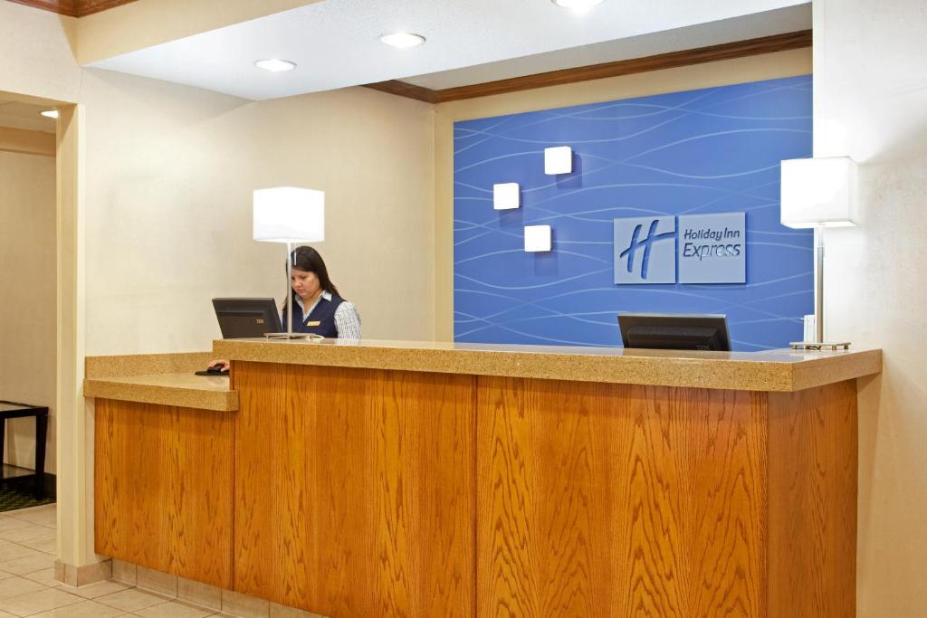 Baymont Inn & Suites Merrillville photo