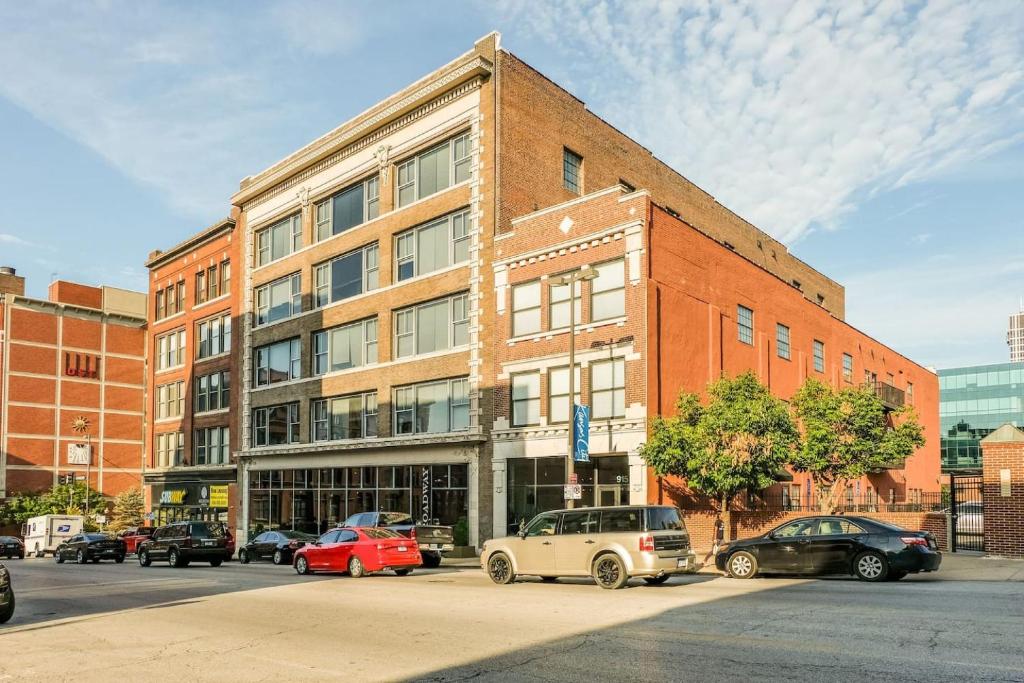 FRONTDESK 915 Broadway Apts Downtown Kansas City photo