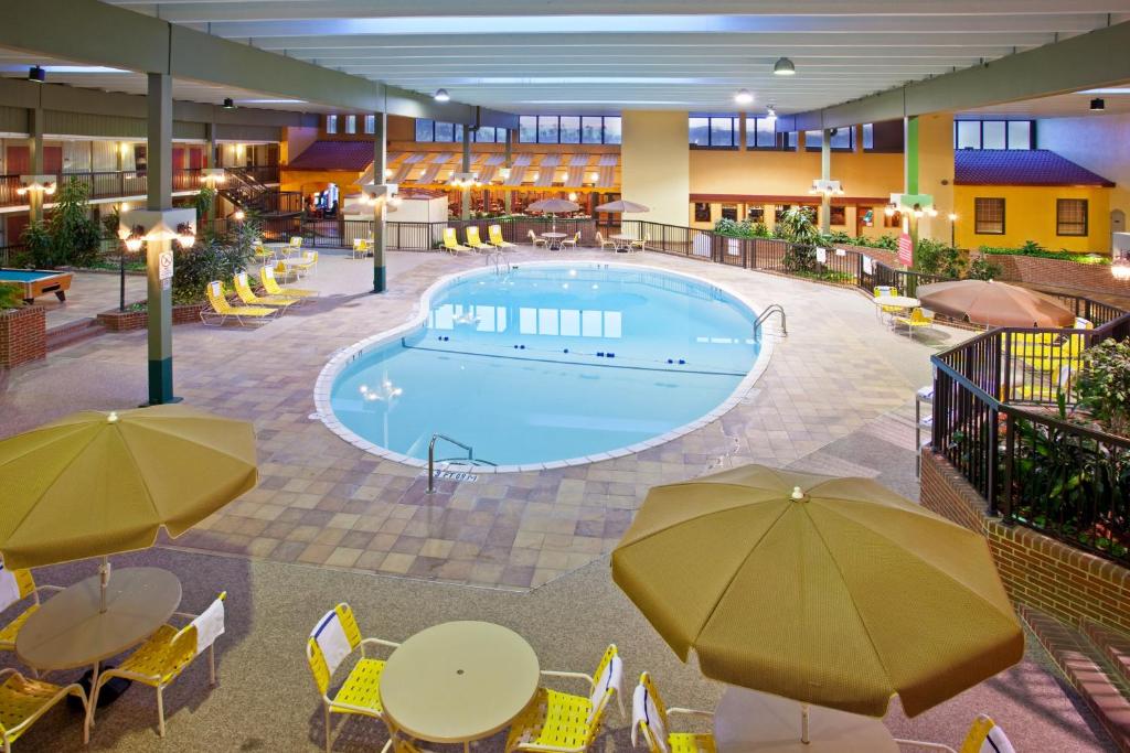Ramada by Wyndham Indiana photo