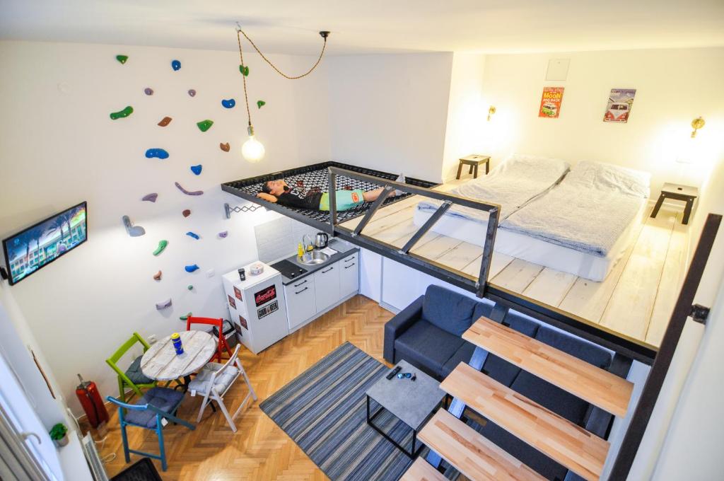 Altitude Loft - 2
