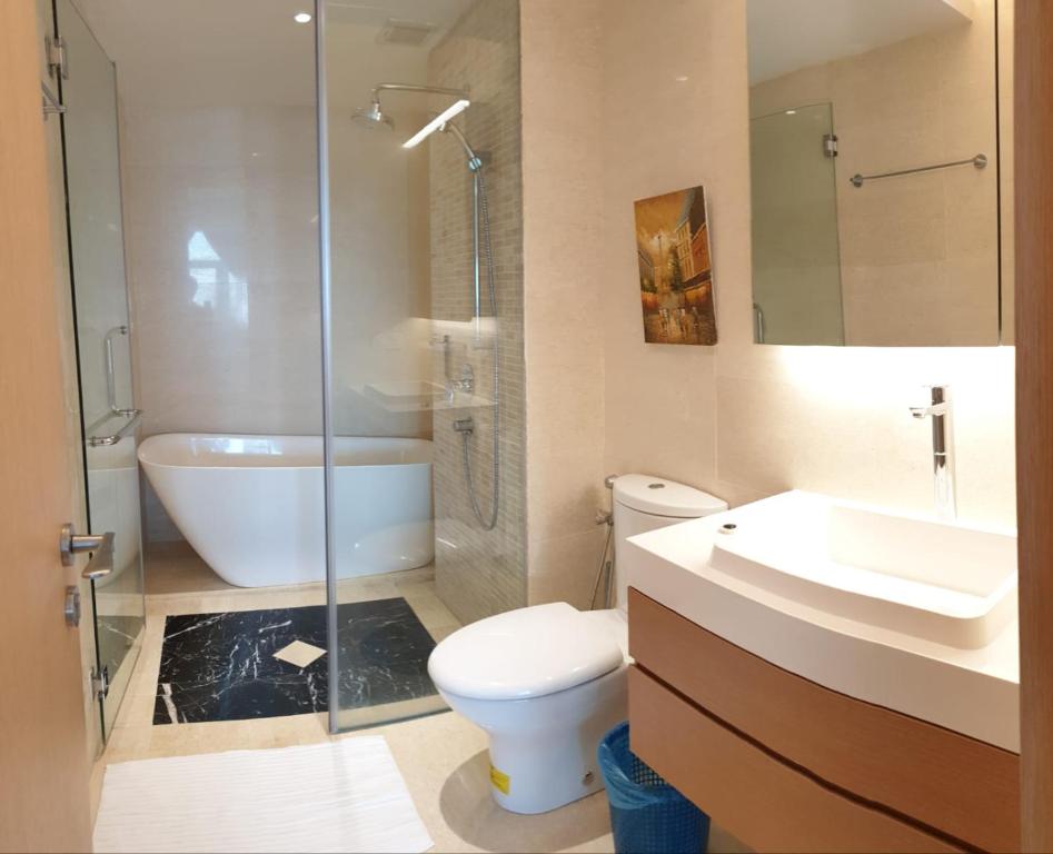 LUXURIOUS EXQUISITE SEAVIEW PRIVATE MARINA CONDOMINIUM photo