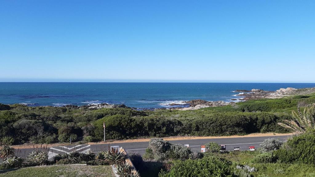Zeezicht Oceanfront with a beautiful seaview, Franskraal