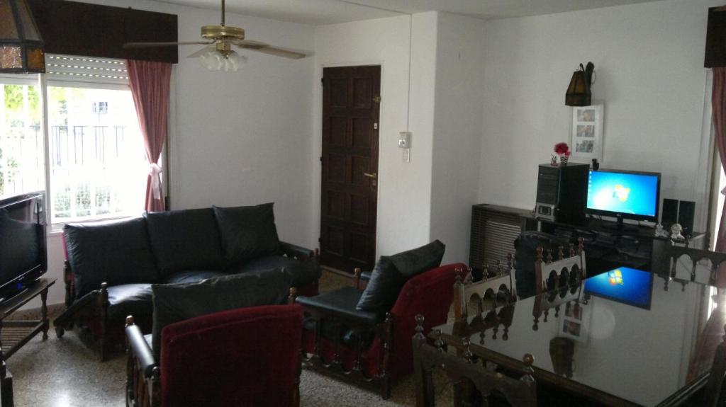 Casa con pileta zona céntrica - 2