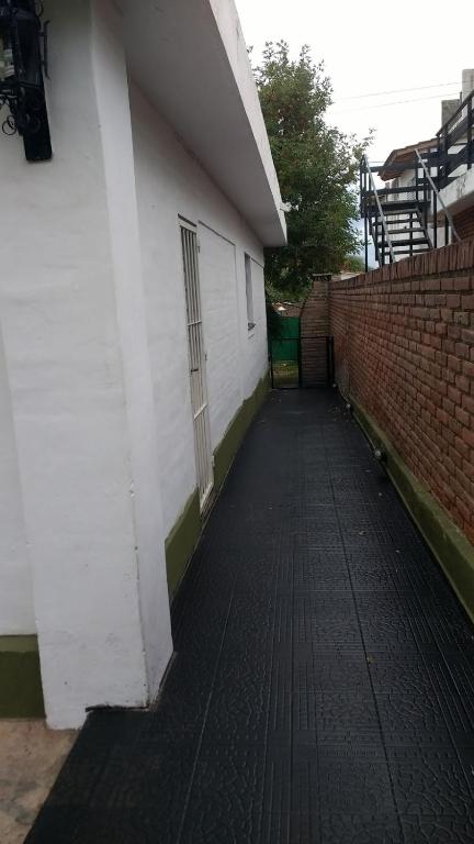 Casa con pileta zona céntrica - 3