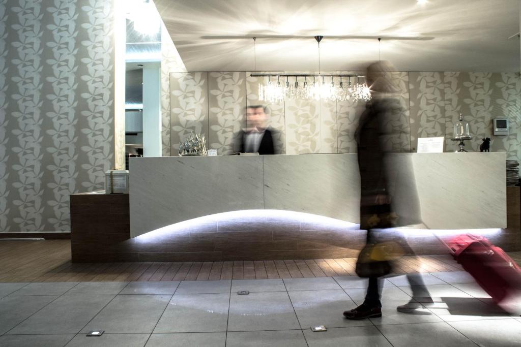 Front desk [24-hour]