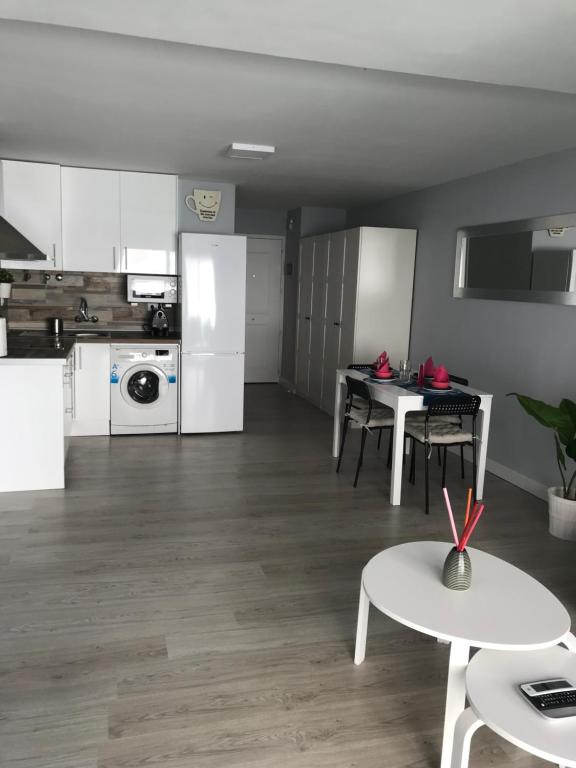 Estudio moderno con jardín privado - 5
