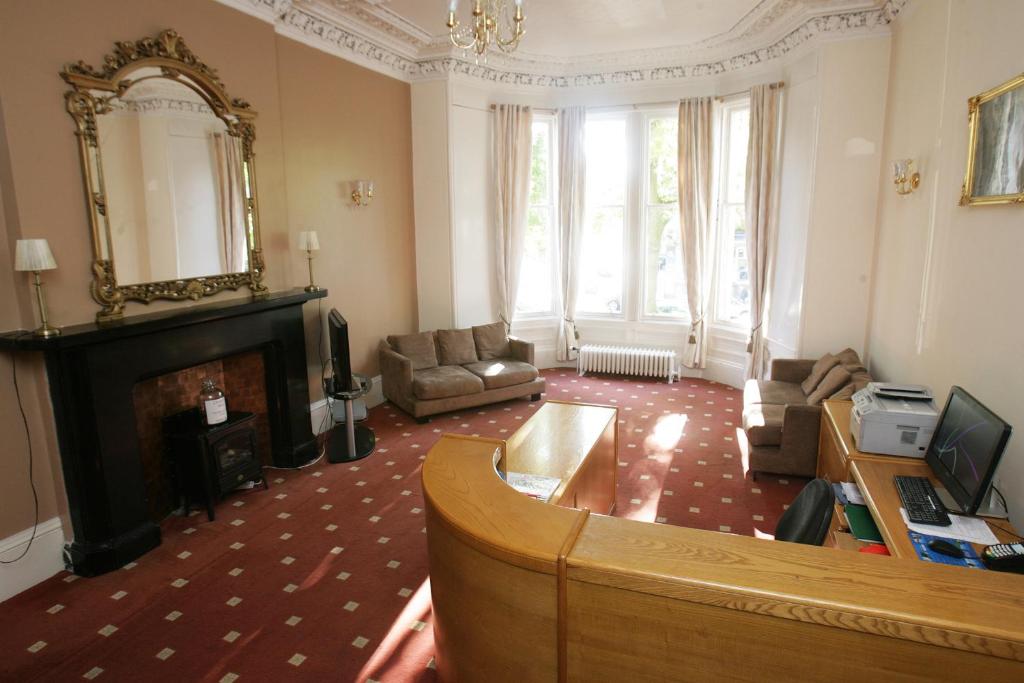 Clifton Hotel photo