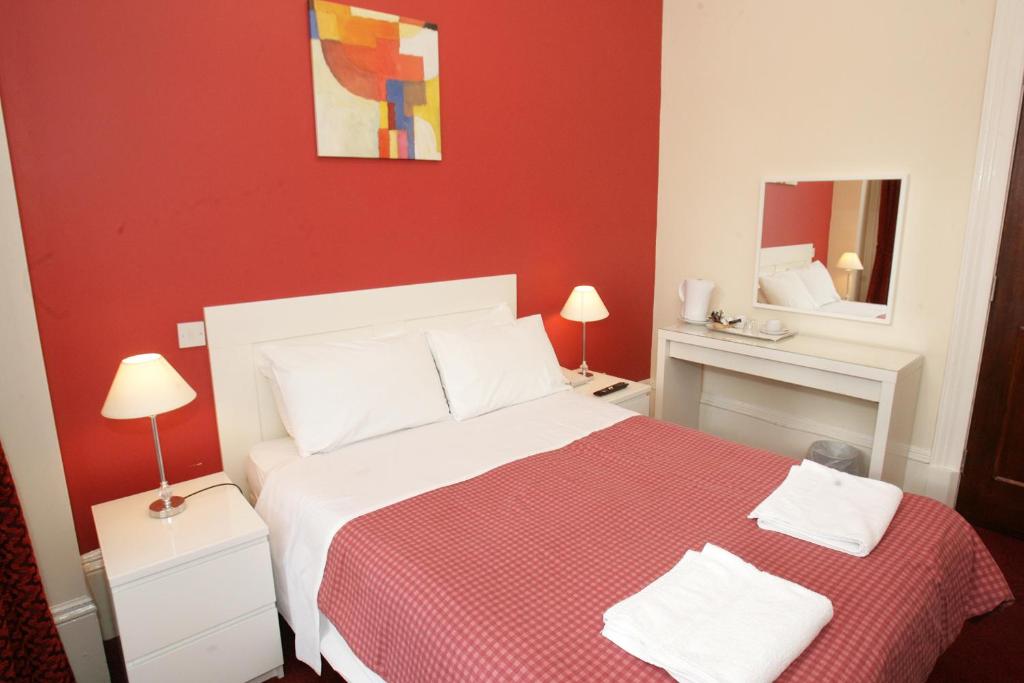 Clifton Hotel photo